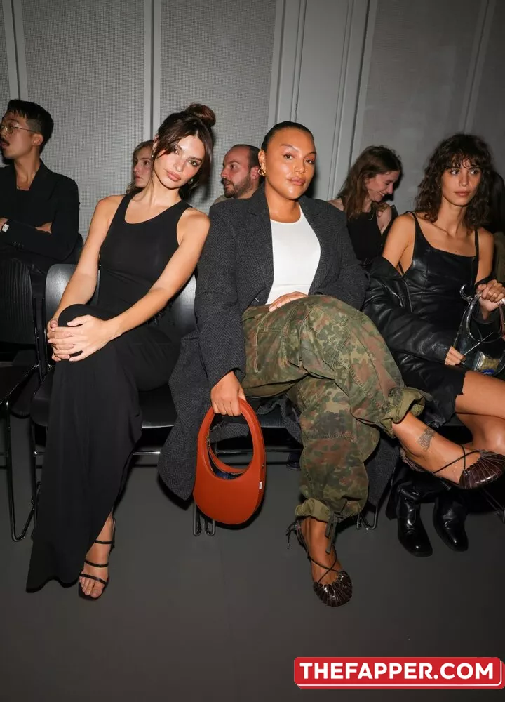  Emily Ratajkowski  Onlyfans Leaked Nude Image #4Ymgno2pMA