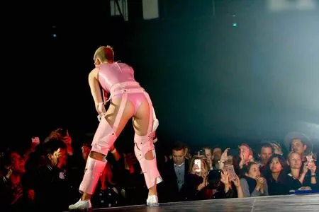  Katy Perry #EuPs6pUUMv
