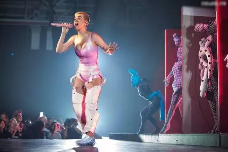  Katy Perry #HNux26giIT