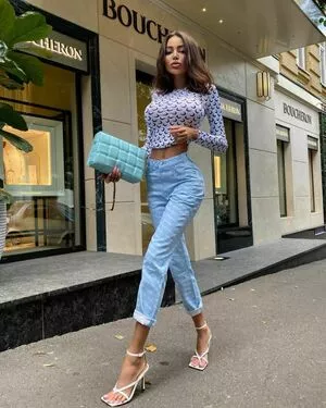 Alena Omovich #9b7FC9LW7E