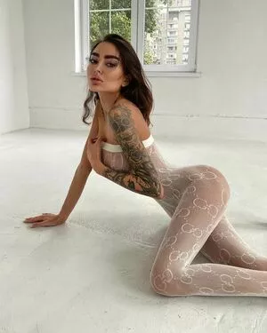 Alena Omovich #lpcOMpD3qT