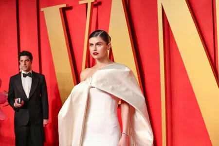 Alexandra Daddario #oMMRgl6Hyx