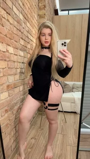 Alexis Lust #V0cZCg8ZzI