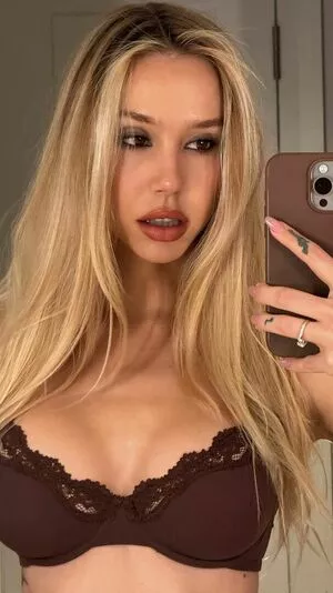 Alexis Ren #S8184zrqdD
