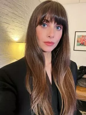 Alison Brie #LYcyScz8hi