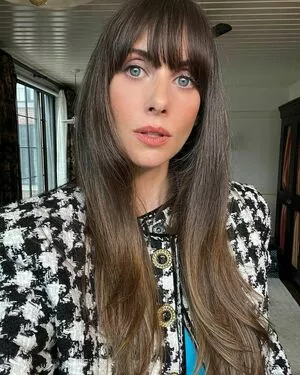 Alison Brie #SGGH5Z42hq