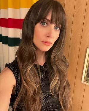 Alison Brie #oKv8MWIZj4