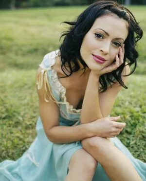 Alyssa Milano #ilYxGpv2Sn
