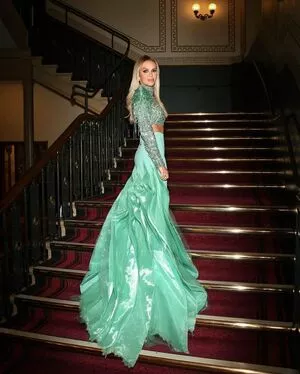 Amanda Holden #V9TgTcw3mr