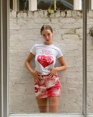 Amelie Manzoli #AR23oOBvXj