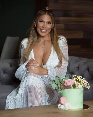Ana Lucia Vega #GEL5SKSgy1