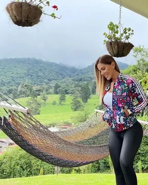 Ana Lucia Vega #WFMIMbuUhv