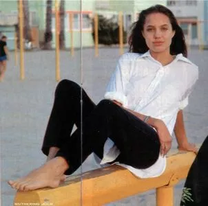 Angelina Jolie #MMyx0bsR3e