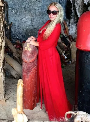 Anna Kostenko #ZFEj6yHxsX