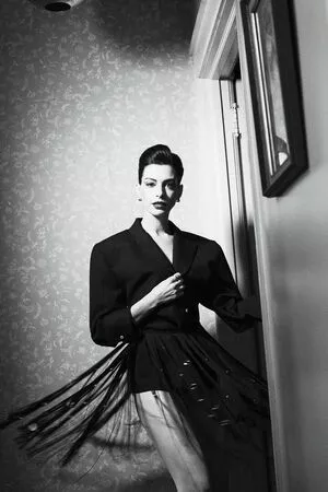 Anne Hathaway #8wdVnCd1Zg