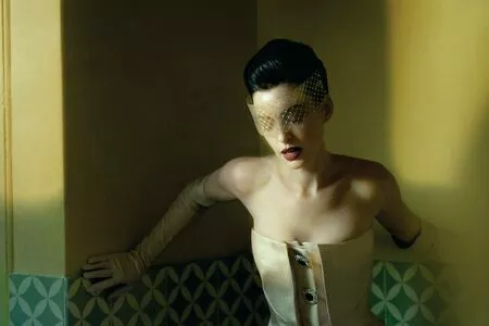 Anne Hathaway #Dc8wymjjFW