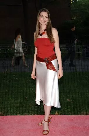 Anne Hathaway Onlyfans Leaked Nude Image #lnQxK4q7j4