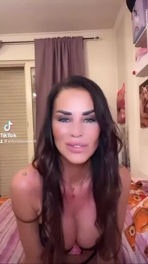 Antonella Mosetti #P7GN82a1vo
