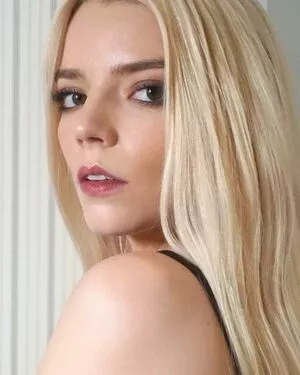 Anya Taylor Joy Onlyfans Leaked Nude Image #ZKWydscVix
