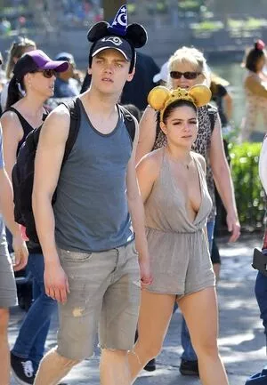 Ariel Winter #xCO9kf4lrt