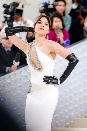 Aubrey Plaza #MlUo5lfxR8