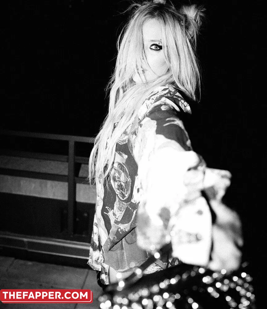 Avril Lavigne  Onlyfans Leaked Nude Image #11kCB5Qa47