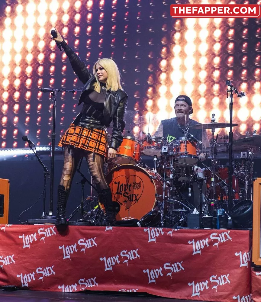 Avril Lavigne  Onlyfans Leaked Nude Image #1FxEOw721N