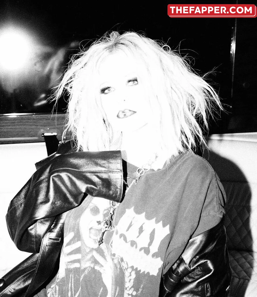 Avril Lavigne  Onlyfans Leaked Nude Image #3wKYxUxoLh