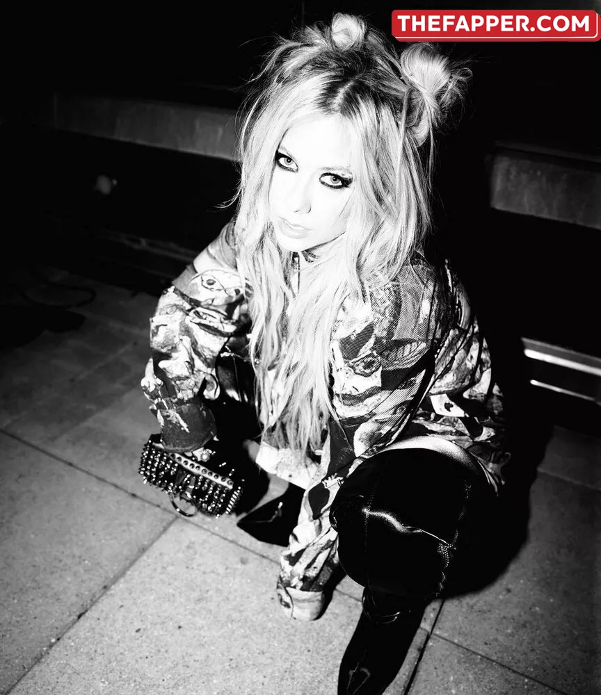 Avril Lavigne  Onlyfans Leaked Nude Image #7syirXyO9a