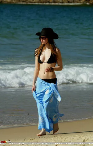 Avril Lavigne #9cTeeiTZx3