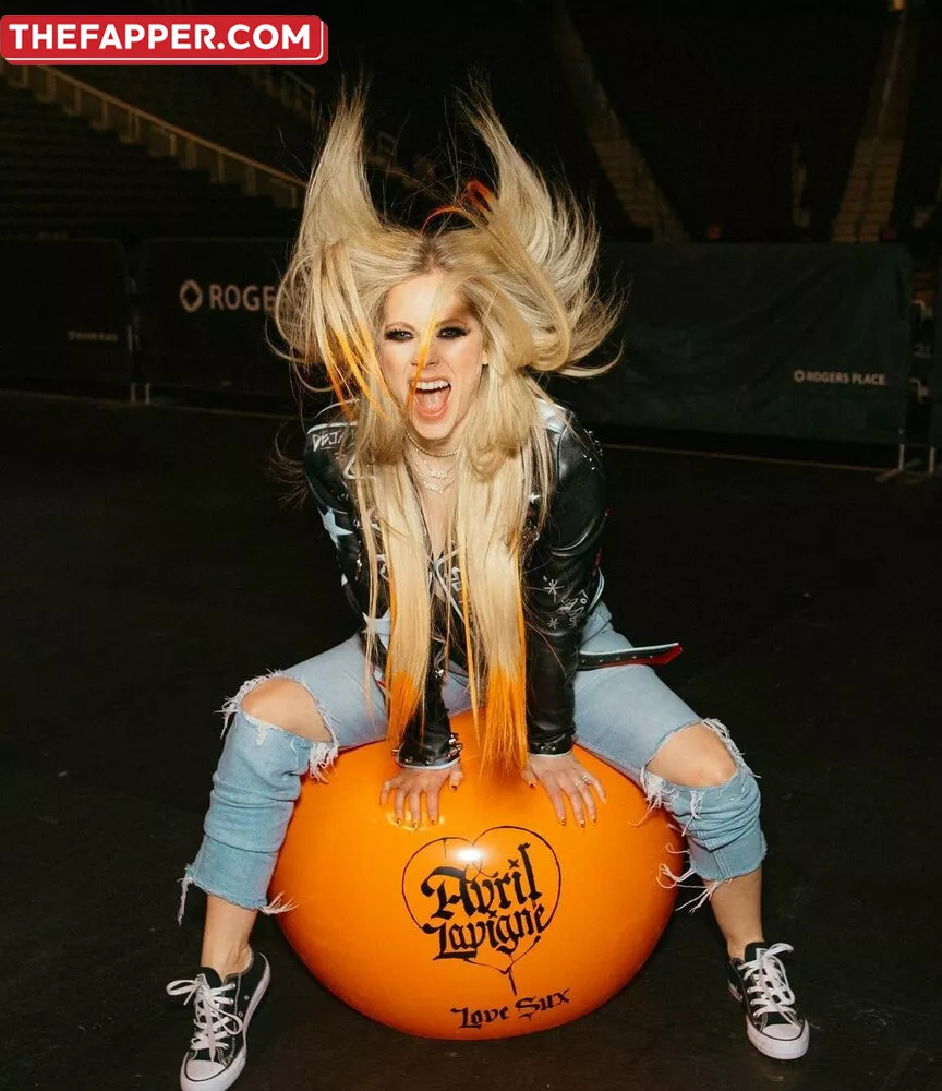 Avril Lavigne  Onlyfans Leaked Nude Image #DCrFsRdCA2
