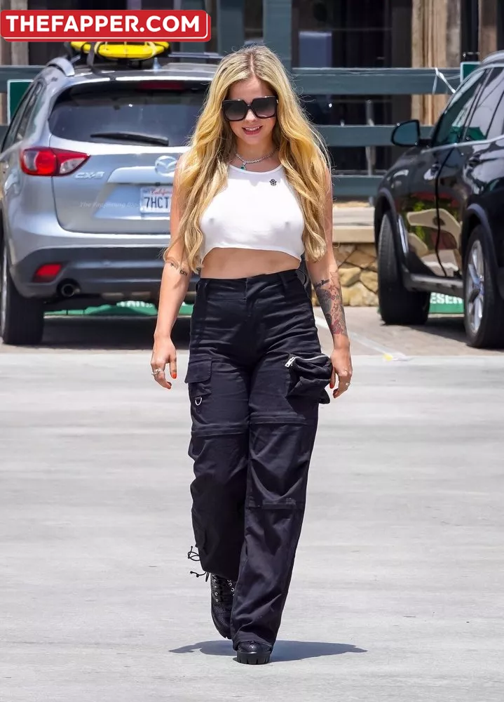 Avril Lavigne  Onlyfans Leaked Nude Image #FJO9V4tYoJ