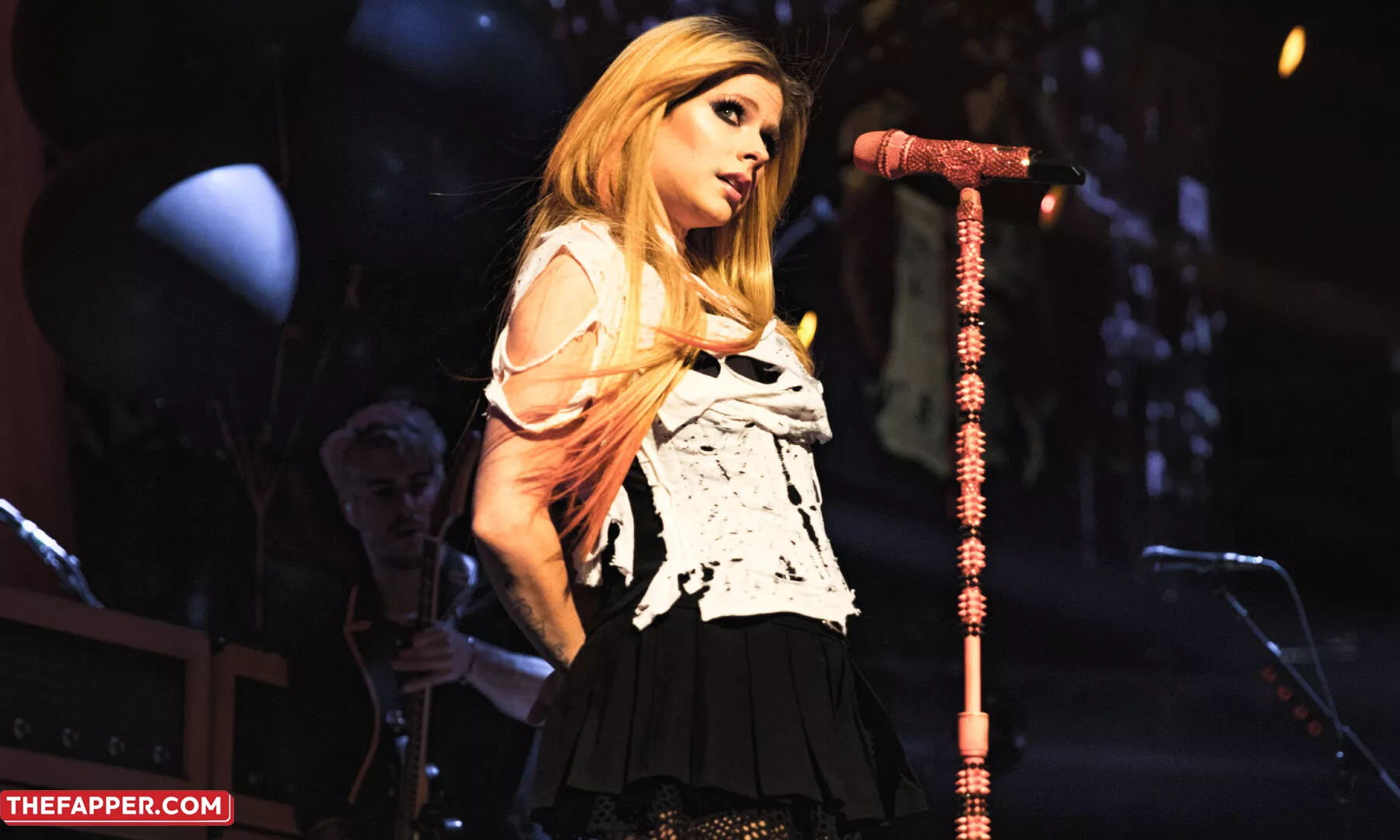 Avril Lavigne  Onlyfans Leaked Nude Image #KRXqIIQ5lr