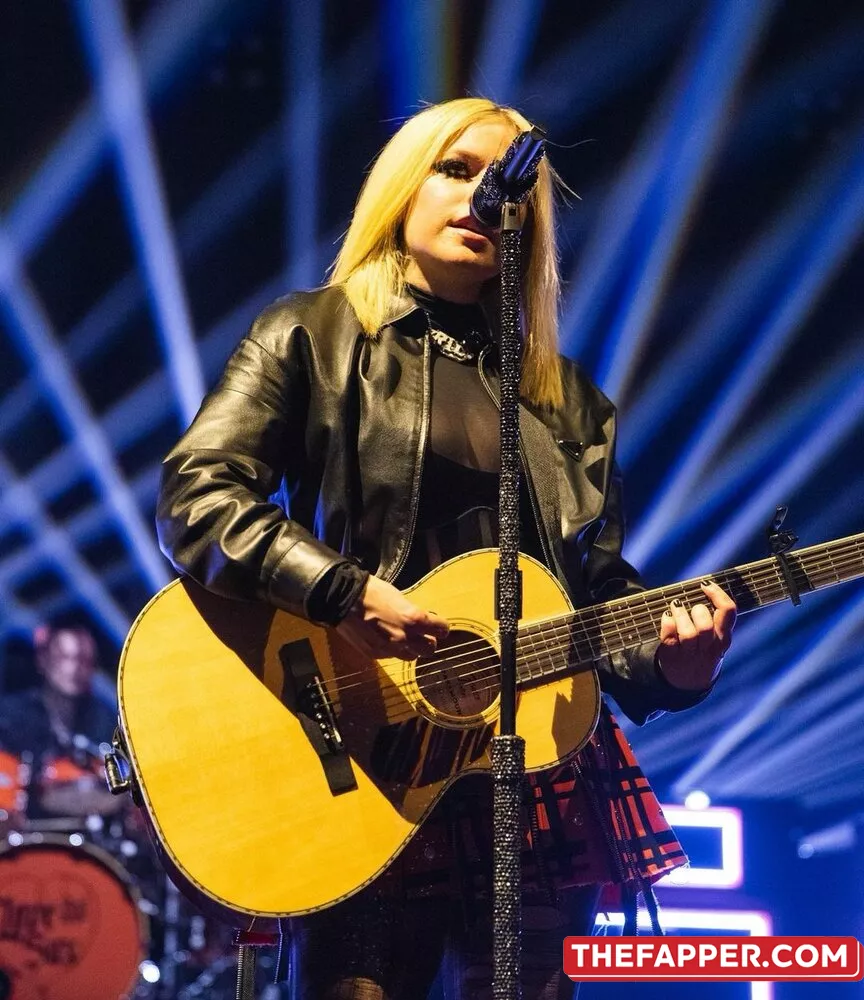 Avril Lavigne  Onlyfans Leaked Nude Image #Kqw3N2A5uJ
