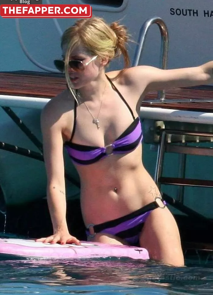 Avril Lavigne  Onlyfans Leaked Nude Image #PbO0C1h3PA