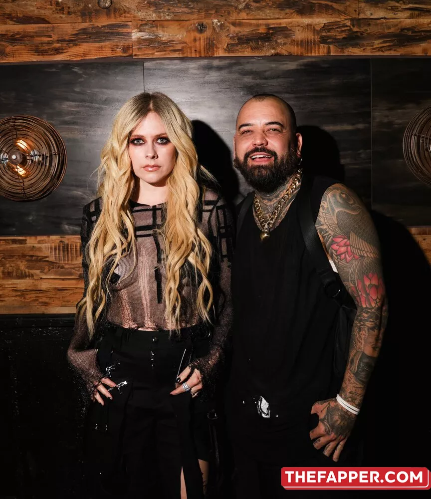 Avril Lavigne  Onlyfans Leaked Nude Image #SyaxHxBmu8
