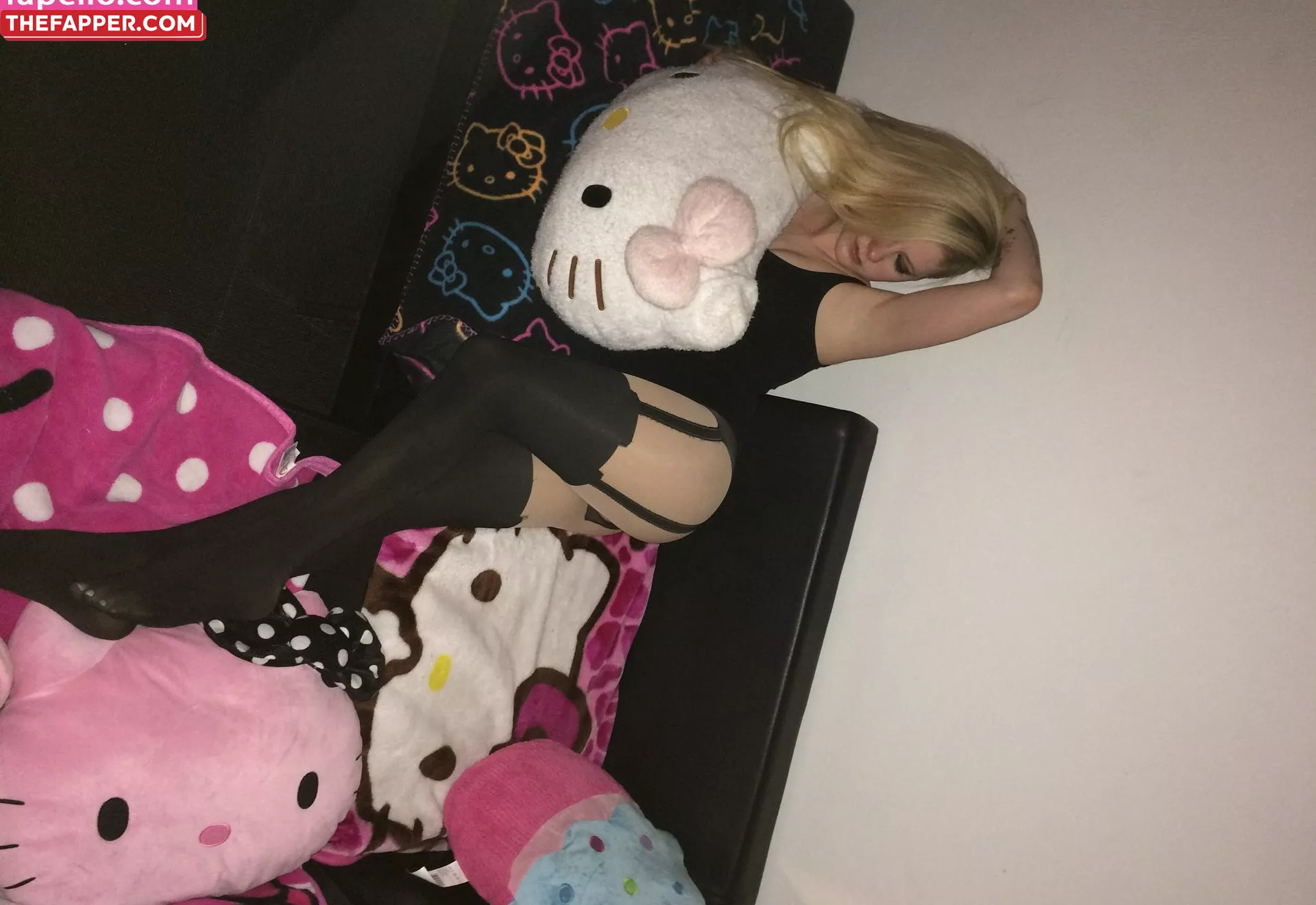Avril Lavigne  Onlyfans Leaked Nude Image #b7DHR01syd