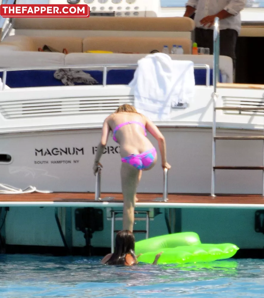 Avril Lavigne  Onlyfans Leaked Nude Image #bBiSfiJQVx