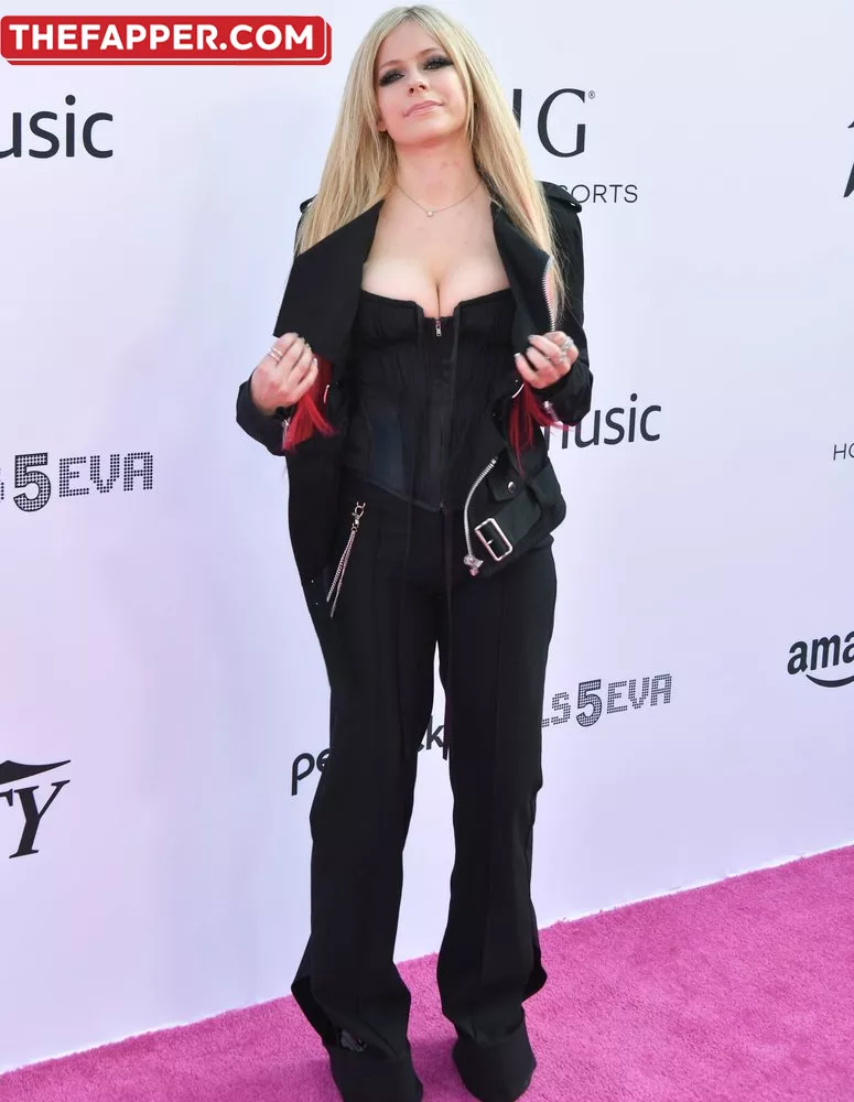 Avril Lavigne  Onlyfans Leaked Nude Image #gKxPeSceKj