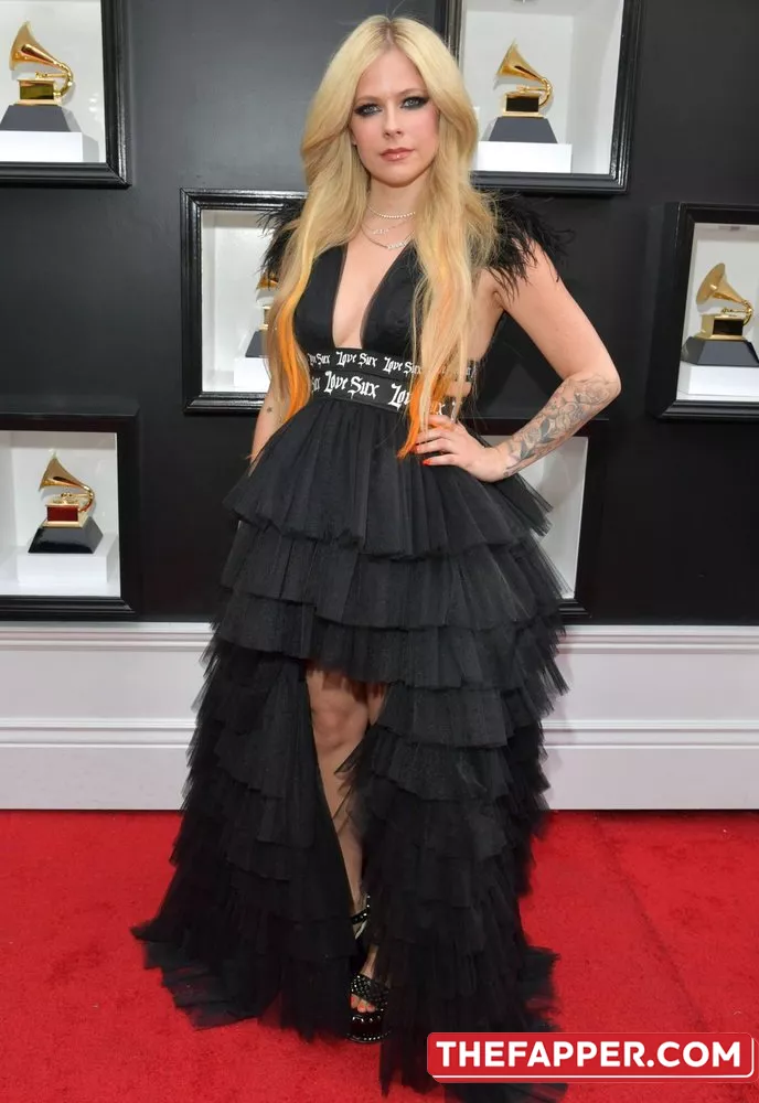 Avril Lavigne  Onlyfans Leaked Nude Image #luWA08rz1M
