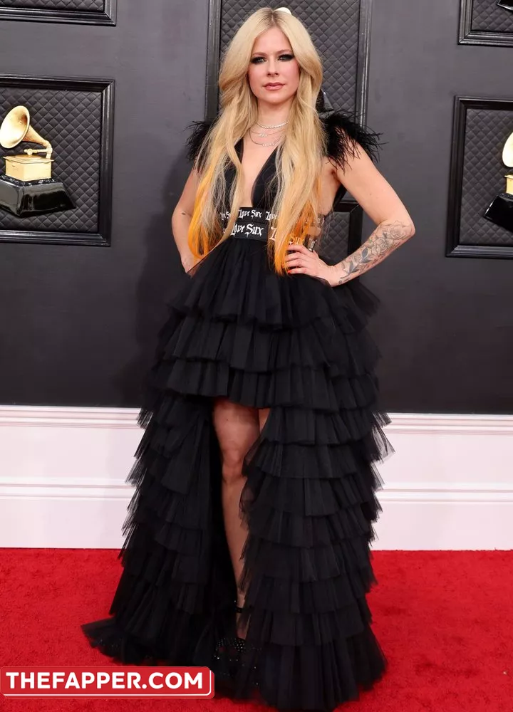 Avril Lavigne  Onlyfans Leaked Nude Image #mz1op5undd