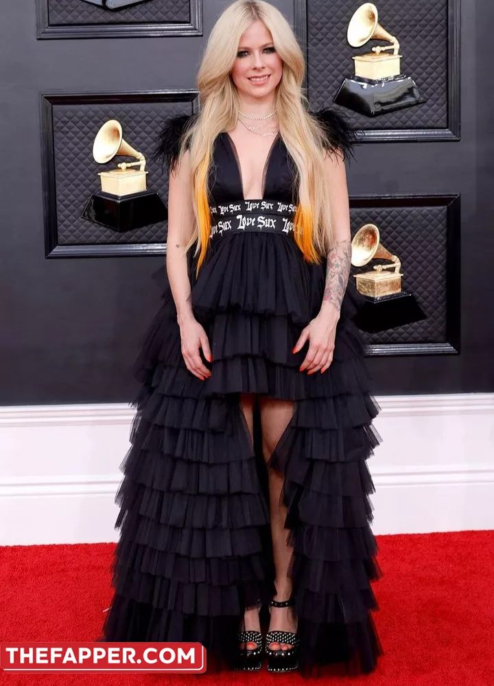Avril Lavigne  Onlyfans Leaked Nude Image #qHuvLuDVre