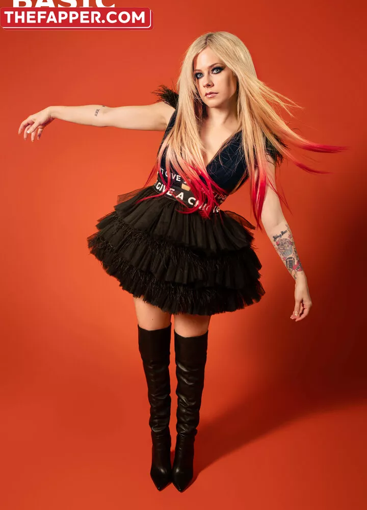 Avril Lavigne  Onlyfans Leaked Nude Image #t53ZeU2bLK