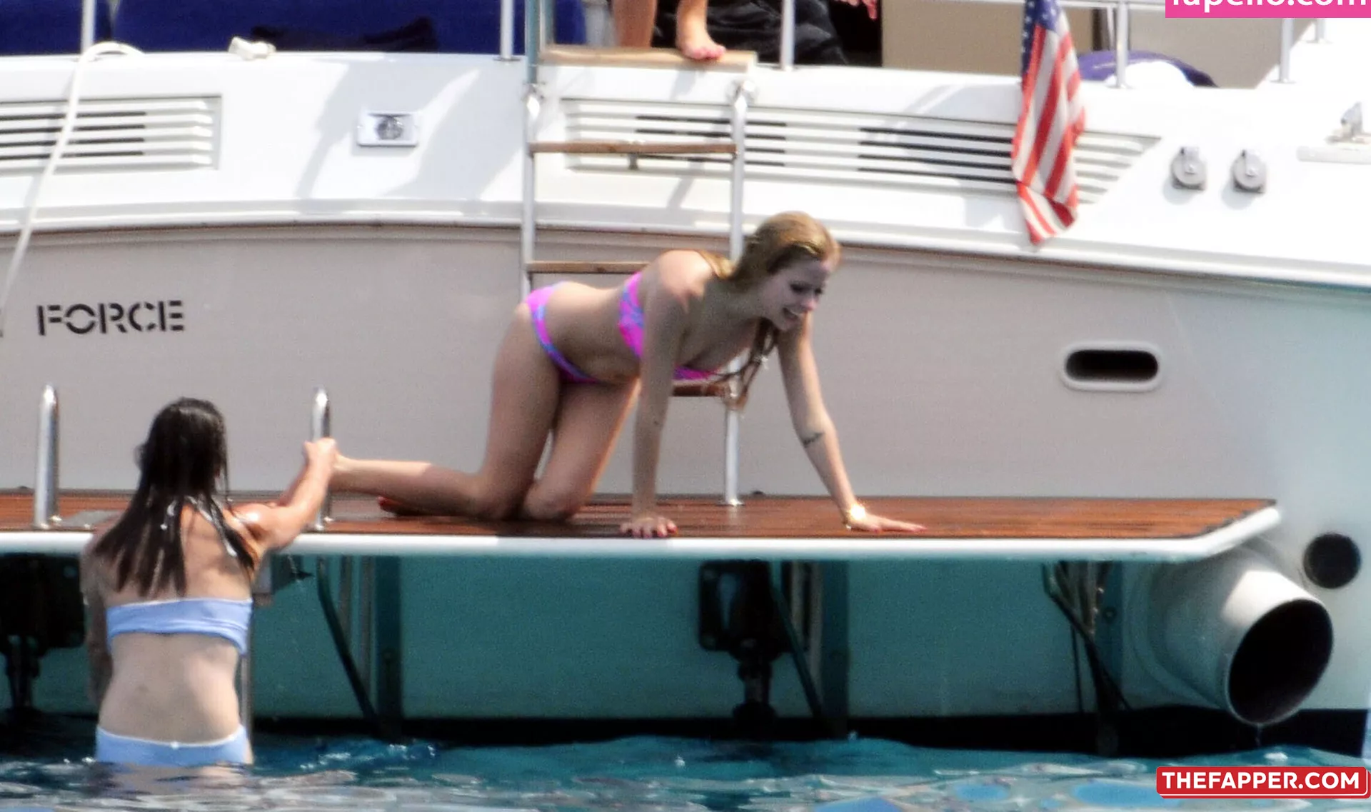 Avril Lavigne  Onlyfans Leaked Nude Image #xCfnfFBMhz
