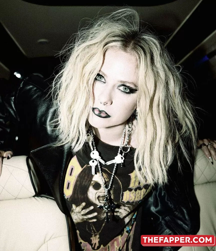 Avril Lavigne  Onlyfans Leaked Nude Image #xG8A1P5e8p