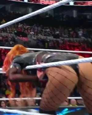 Becky Lynch #YIAPLWkwLG