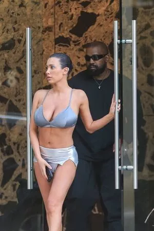 Bianca Censori Onlyfans Leaked Nude Image #0UQyJWYjbe