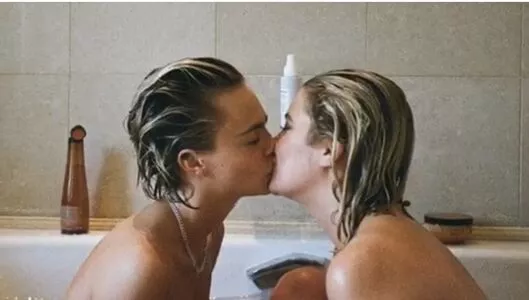 Cara Delevingne #yX7mD9EKoC