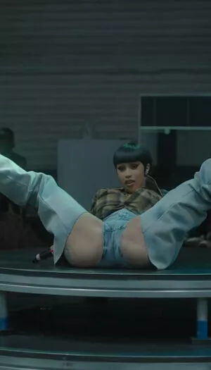 Cardi B #iKcCnjzOlQ
