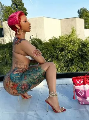 Cardi B #na34leI8Hc